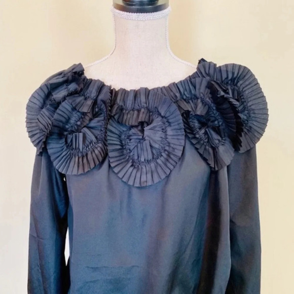 Francesca’s Ya Pinwheel Silk Top, Black, Size Small - Picture 3 of 7